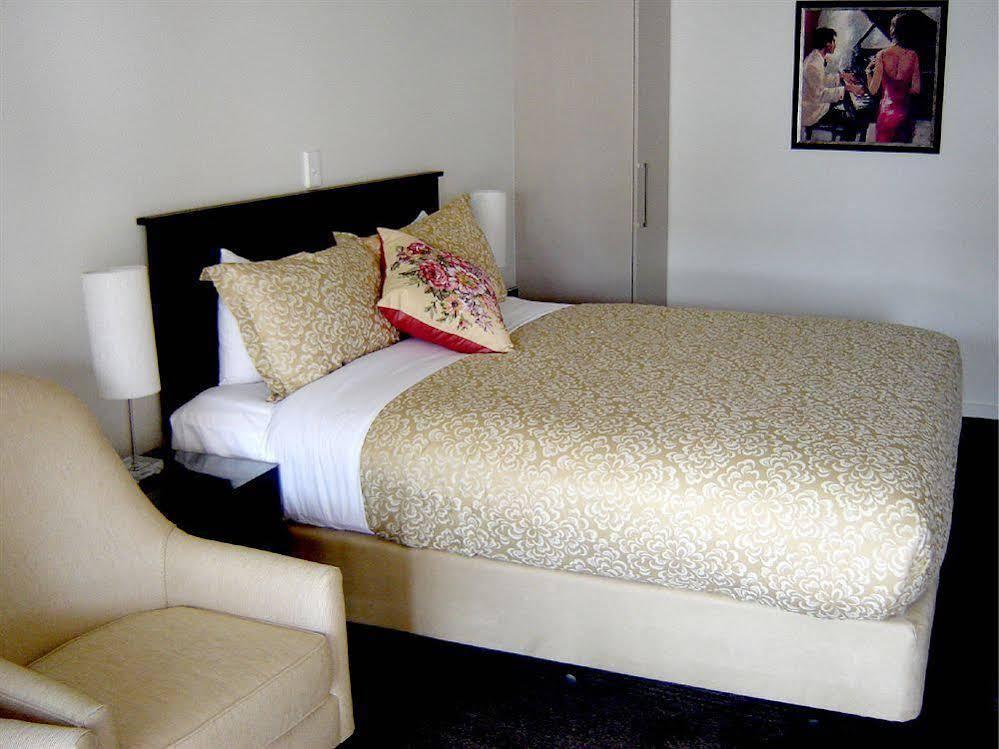 כרייסטצ'רץ' Salerno Motel Apartments מראה חיצוני תמונה A bed