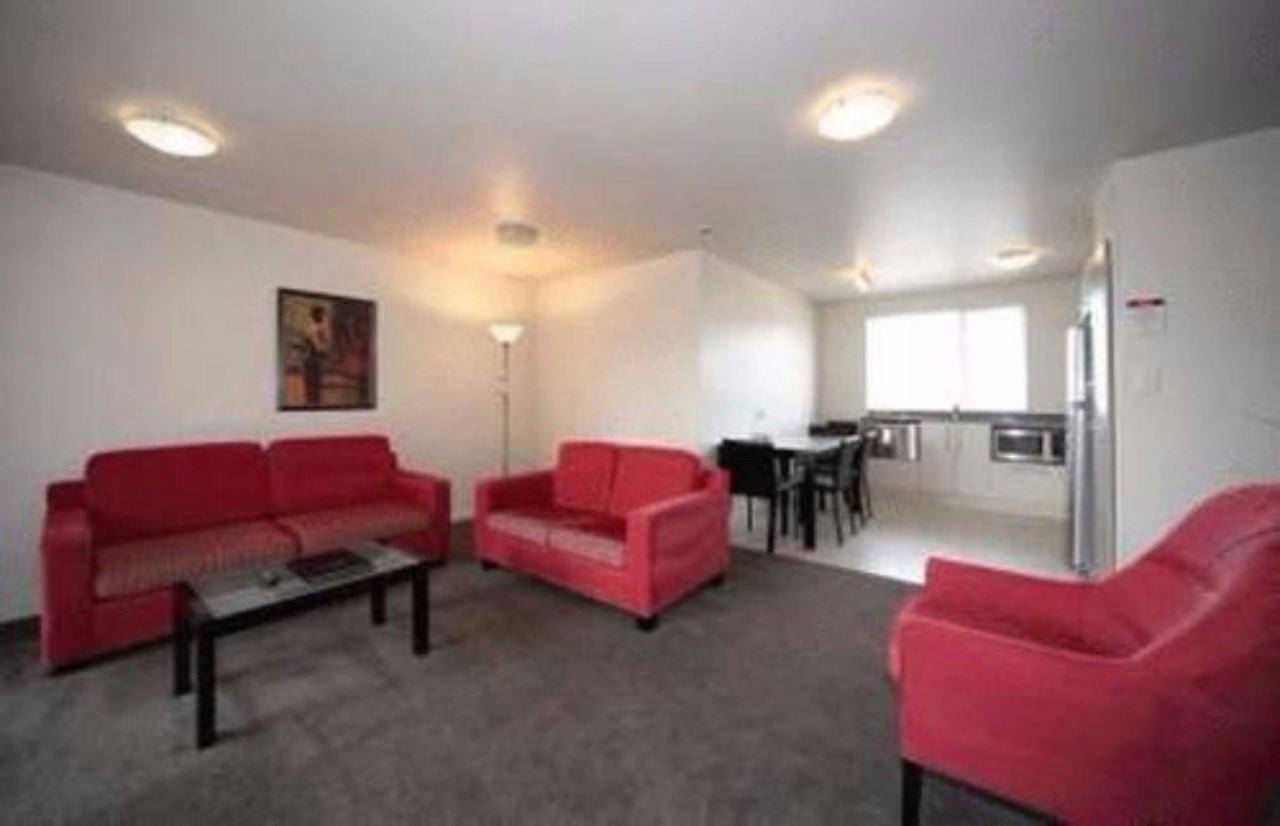 כרייסטצ'רץ' Salerno Motel Apartments מראה חיצוני תמונה A typical apartment at the University of Canterbury