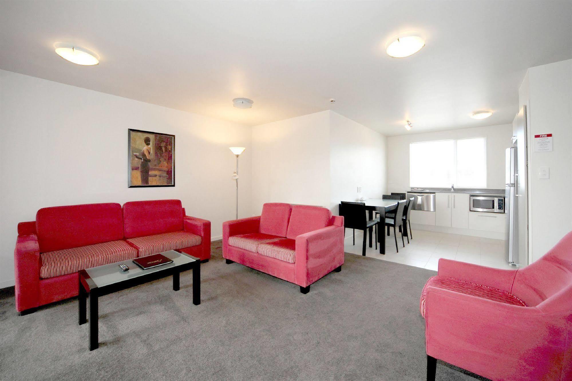 כרייסטצ'רץ' Salerno Motel Apartments מראה חיצוני תמונה A typical apartment at the University of Canterbury