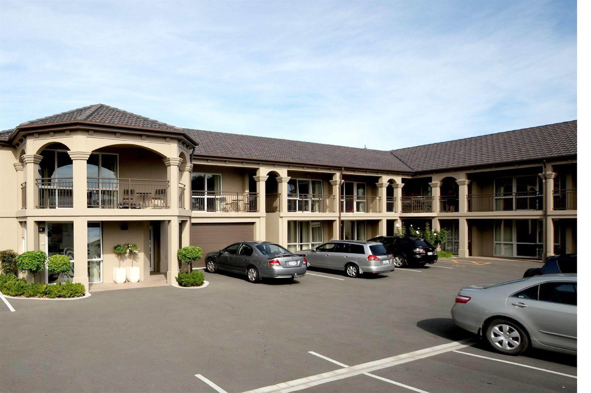 כרייסטצ'רץ' Salerno Motel Apartments מראה חיצוני תמונה The Inn at the Opera