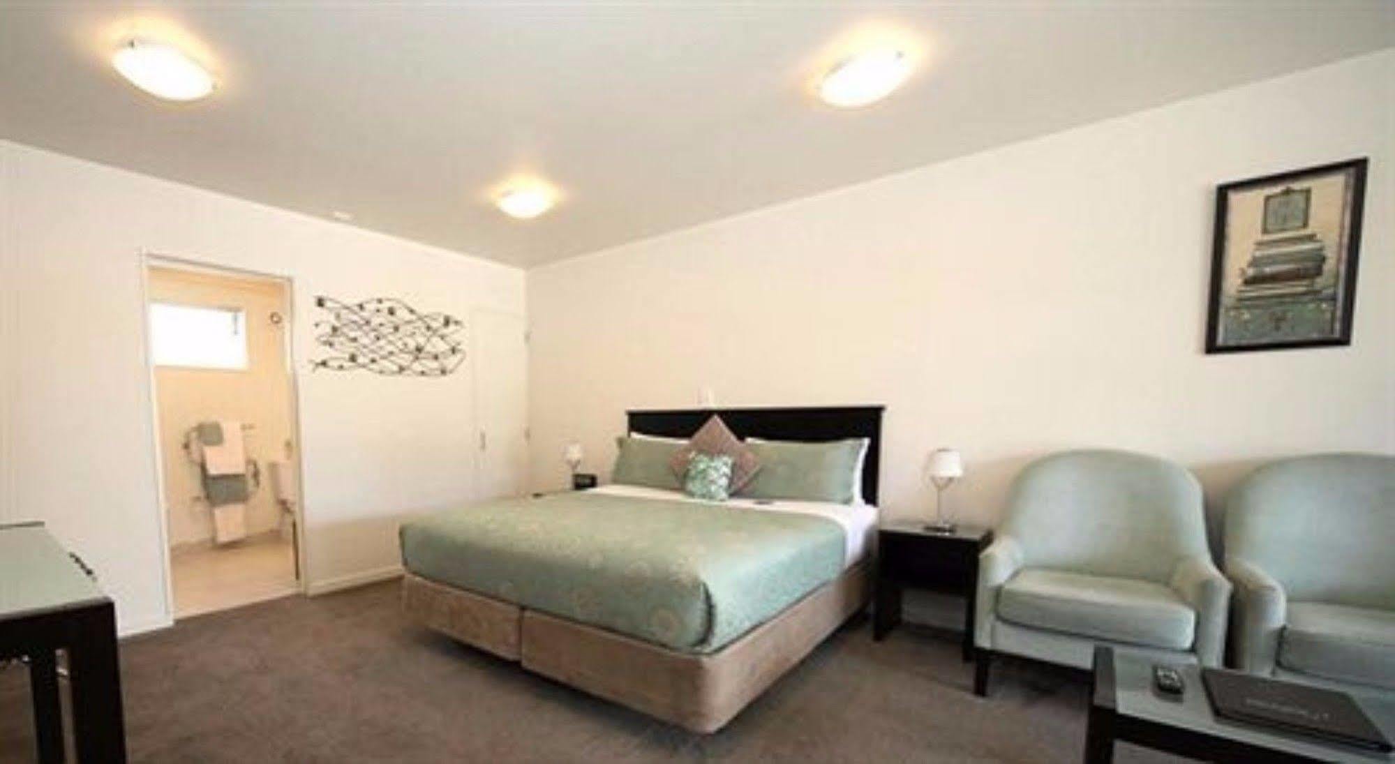 כרייסטצ'רץ' Salerno Motel Apartments מראה חיצוני תמונה A room at the hotel