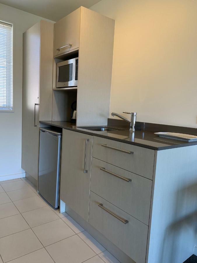 כרייסטצ'רץ' Salerno Motel Apartments מראה חיצוני תמונה A kitchenette in a hotel room
